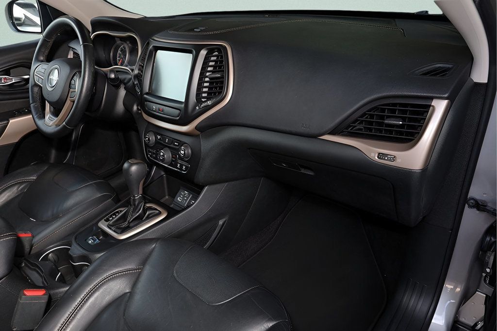 Used 2018 Jeep Cherokee Limited FWD image 21