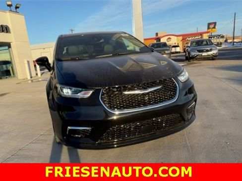 New 2025 Chrysler Pacifica Select w/ Uconnect Theater Family Group image 3