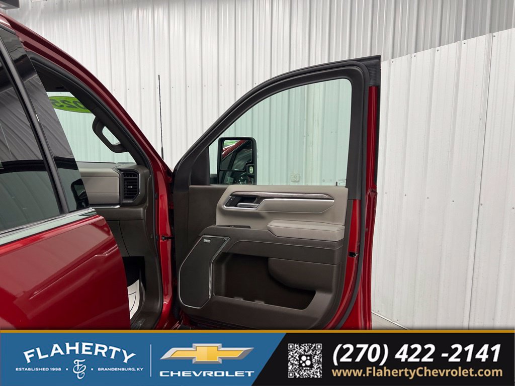 Used 2025 Chevrolet Silverado 3500 LTZ w/ LTZ Premium Package AWD/4WD image 14