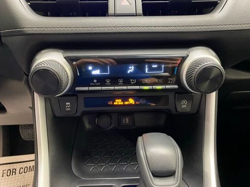 Used 2024 Toyota RAV4 LE image 27