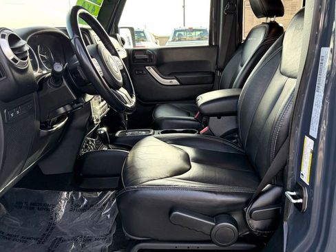 Used 2018 Jeep Wrangler Unlimited Rubicon w/ Connectivity Group image 17