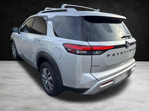 Used 2025 Nissan Pathfinder SL w/ Black Appearance Package FWD image 8
