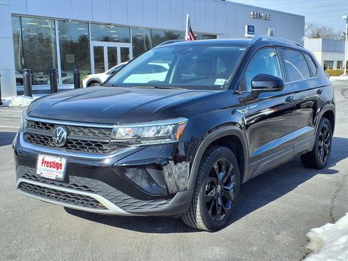 Certified 2024 Volkswagen Taos SE w/ Panoramic Sunroof Package image 7