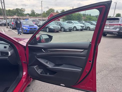 Used 2018 Honda Accord Sport image 17