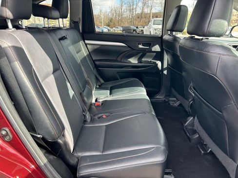 Used 2017 Toyota Highlander XLE image 25