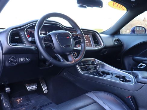 Used 2019 Dodge Challenger SXT w/ Plus Package image 11