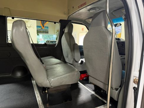 Used 2014 Ford E-250 and Econoline 250 Extended w/ Power Group RWD image 31