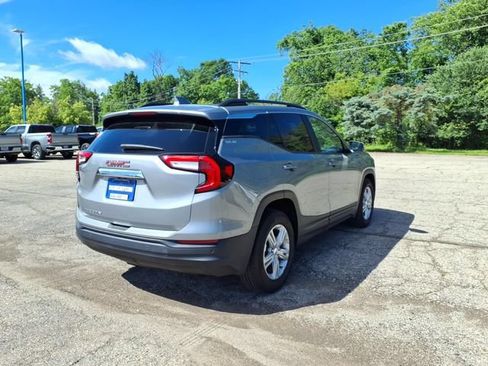Used 2024 GMC Terrain SLE w/ Driver Convenience Package FWD image 7