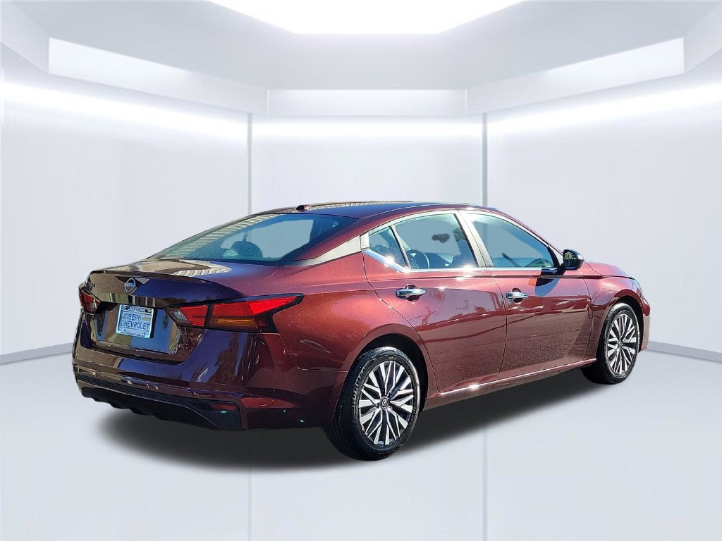 Used 2025 Nissan Altima 2.5 SV FWD image 5