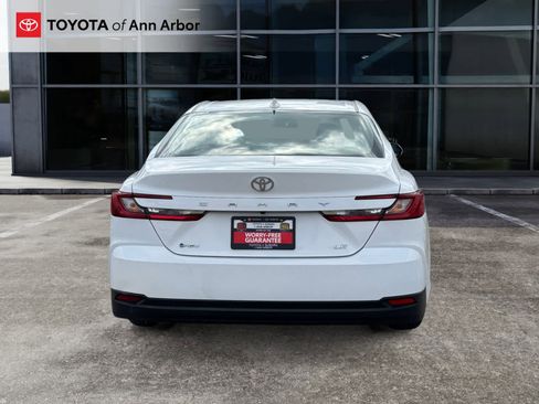 Used 2025 Toyota Camry LE image 9