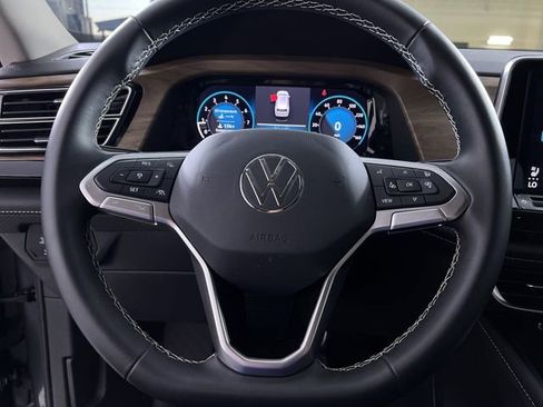 Used 2025 Volkswagen Atlas SE image 14