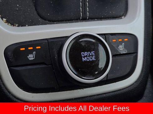 Used 2022 Hyundai Venue Limited FWD image 8