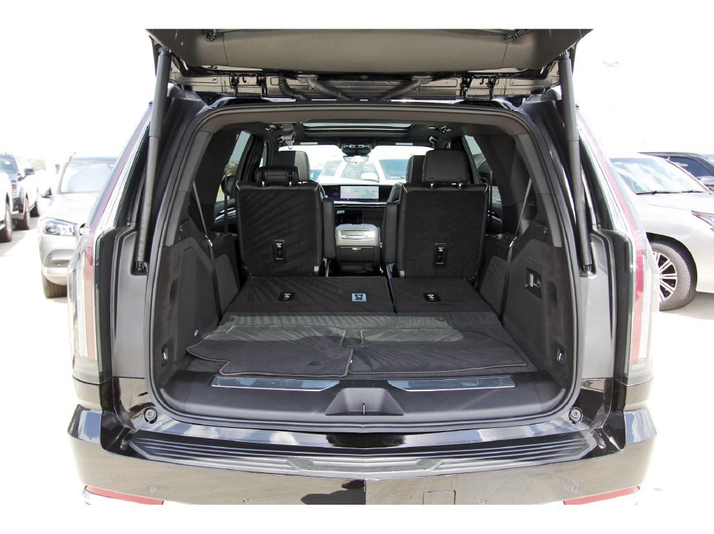 Used 2026 Cadillac Escalade Luxury AWD/4WD image 30