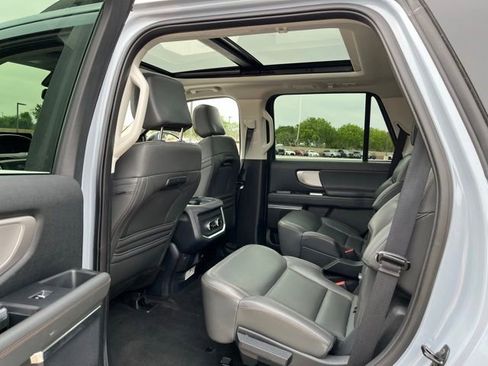 Used 2025 Ford Expedition Active AWD/4WD image 25