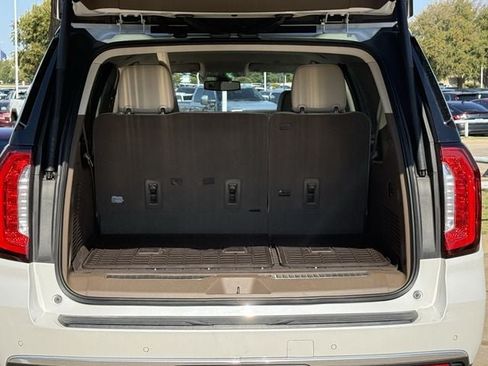 Used 2022 GMC Yukon XL Denali AWD/4WD image 30