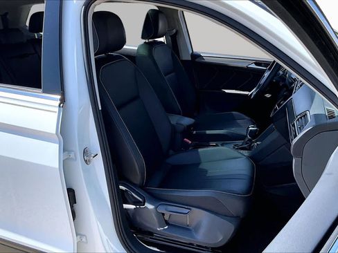 Used 2022 Volkswagen Tiguan SE FWD image 6