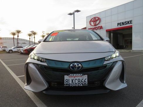 Used 2019 Toyota Prius Prime Premium image 2