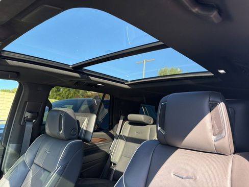 Used 2024 Cadillac Escalade Premium Luxury w/ Performance Package image 9