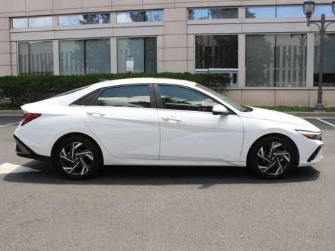 Used 2025 Hyundai Elantra SEL FWD image 6