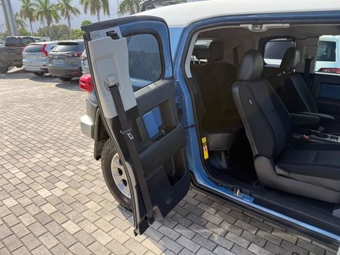 Used 2012 Toyota FJ Cruiser 4WD image 21