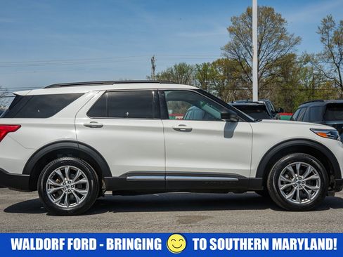 Used 2022 Ford Explorer XLT w/ Equipment Group 202A AWD/4WD image 3