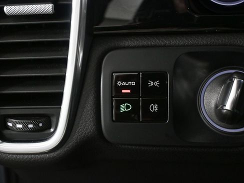 Used 2021 Porsche Cayenne AWD/4WD image 9