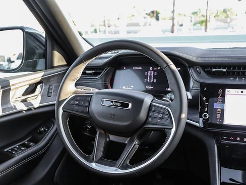 New 2026 Jeep Grand Cherokee Limited AWD/4WD image 18