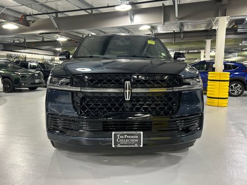 Used 2026 Lincoln Navigator Reserve w/ Jet Appearance Package AWD/4WD image 6