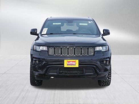 Used 2019 Jeep Grand Cherokee Altitude image 2