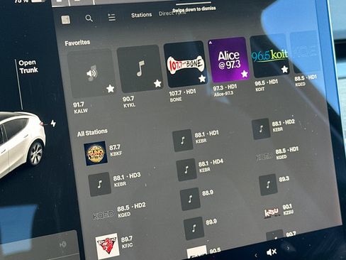 Used 2022 Tesla Model Y Long Range image 17