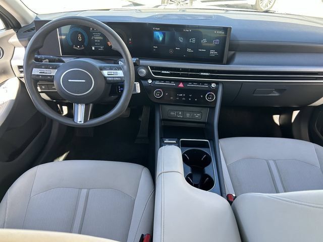 Used 2025 Hyundai Sonata SEL FWD image 16