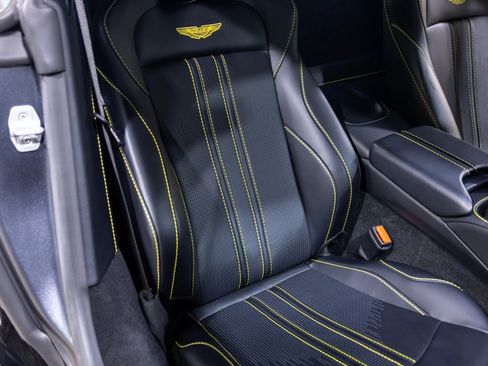 Used 2022 Aston Martin V8 Vantage Coupe RWD image 31