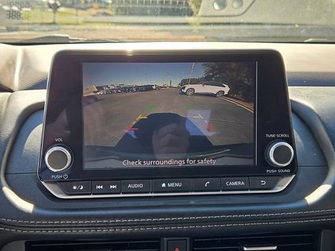 Used 2023 Nissan Rogue S image 22