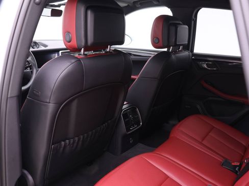 Used 2025 Porsche Macan image 17