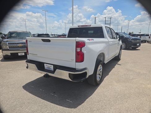 Used 2023 Chevrolet Silverado 1500 LT AWD/4WD image 3