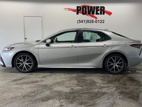 Used 2023 Toyota Camry SE image 6