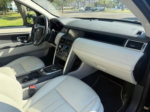 Used 2019 Land Rover Discovery Sport SE AWD/4WD image 19