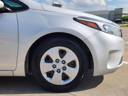 Used 2017 Kia Forte LX w/ LX Popular Package image 8