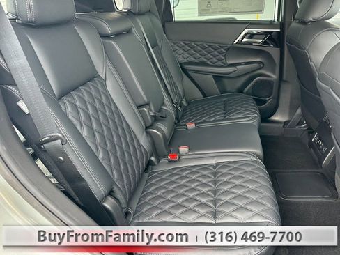 Used 2023 Mitsubishi Outlander SEL image 45