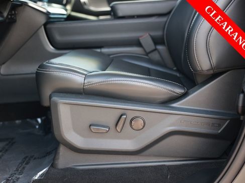 Used 2025 Ford Expedition Platinum w/ Driver's Package AWD/4WD image 19