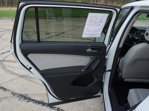 Used 2020 Volkswagen Tiguan S image 33