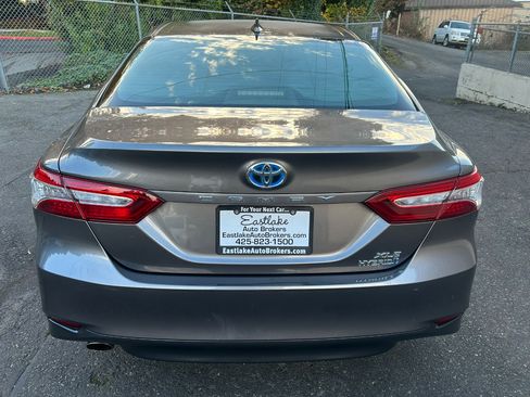 Used 2019 Toyota Camry XLE image 6
