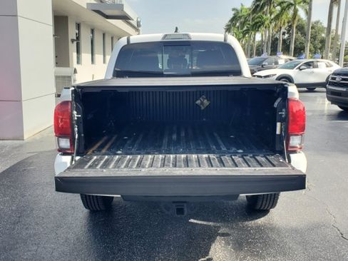 Used 2022 Toyota Tacoma SR5 w/ Technology Package RWD image 8