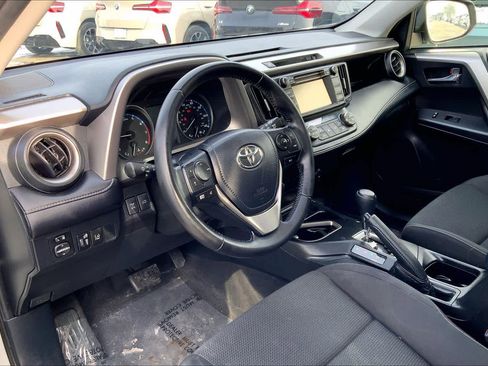 Used 2018 Toyota RAV4 XLE image 18