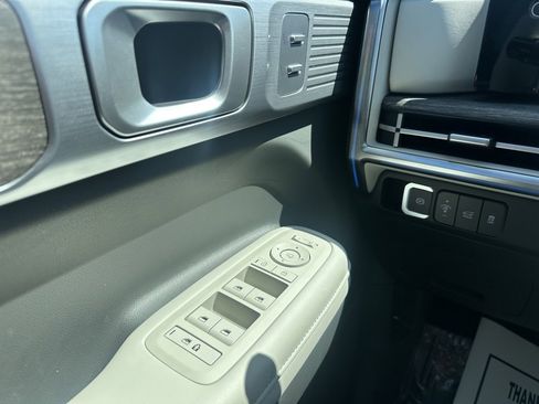 Used 2025 Hyundai Santa Fe Limited image 18