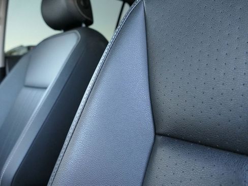 Used 2022 Volkswagen Tiguan SE image 13