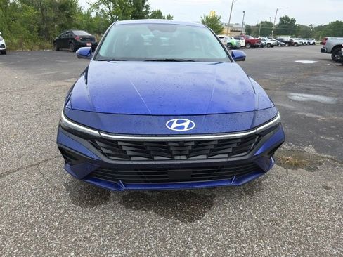 Used 2024 Hyundai Elantra Limited image 11