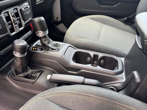 Used 2025 Jeep Wrangler Unlimited Sahara AWD/4WD image 41