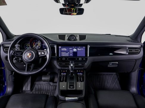 Used 2025 Porsche Macan image 11