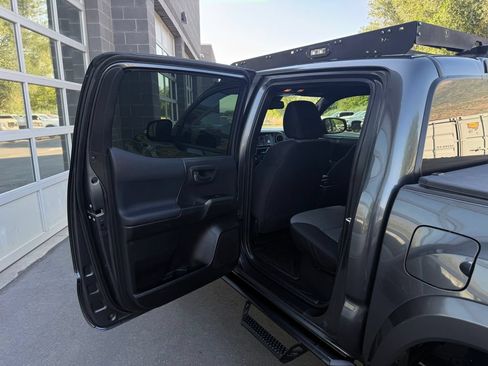 Used 2022 Toyota Tacoma TRD Sport w/ Technology Package AWD/4WD image 33